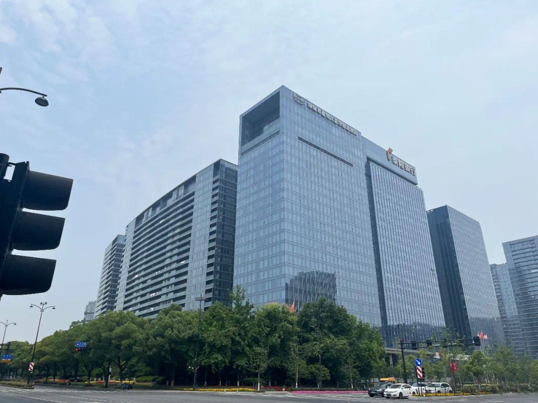 南宫NG28官网涨了又涨直涨1000多万！一线江景豪宅这么有行情？(图8)